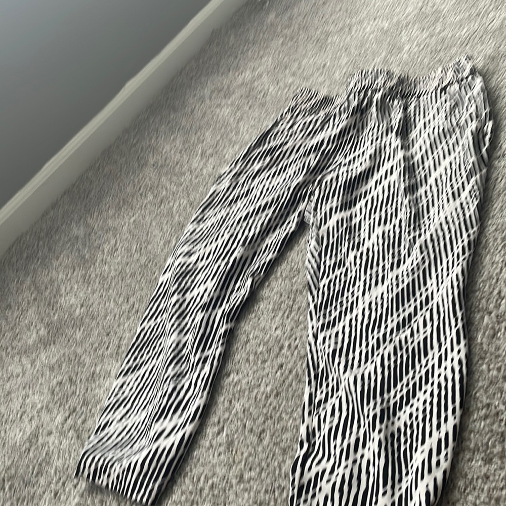 New York and company capri elastic pants